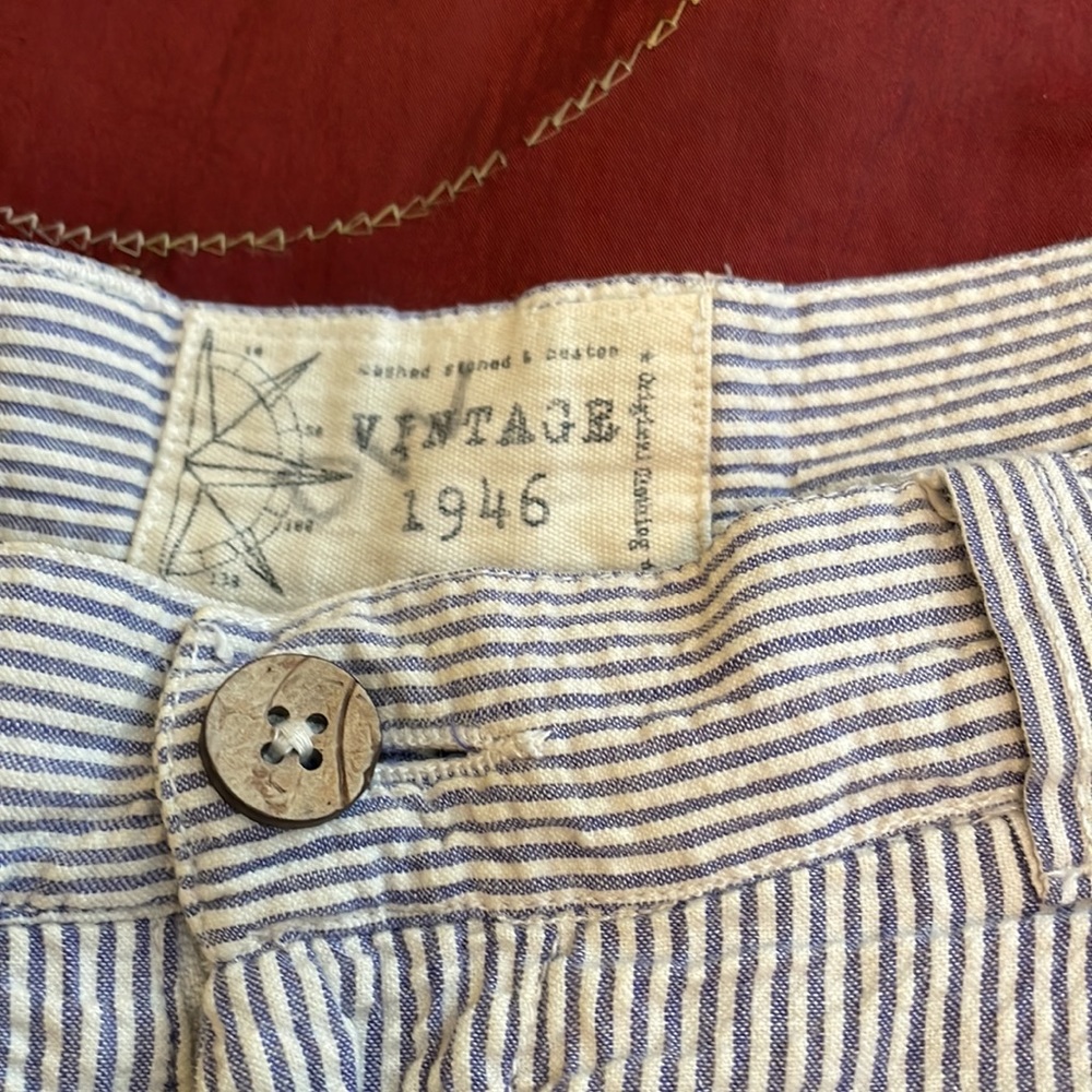 3 for $15 liquidation sale
Seersucker men’s shorts. Size 36 - Picture 3 of 4